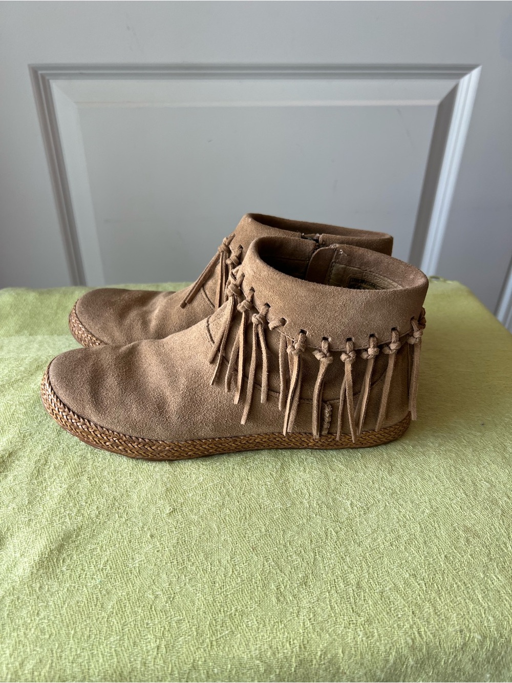 UGG Shenendoah Tan Suede Fringe Ankle Booties. Size 6.5